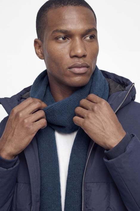 Jack & Jones blauwe heren sjaal | Model vooraanzicht
