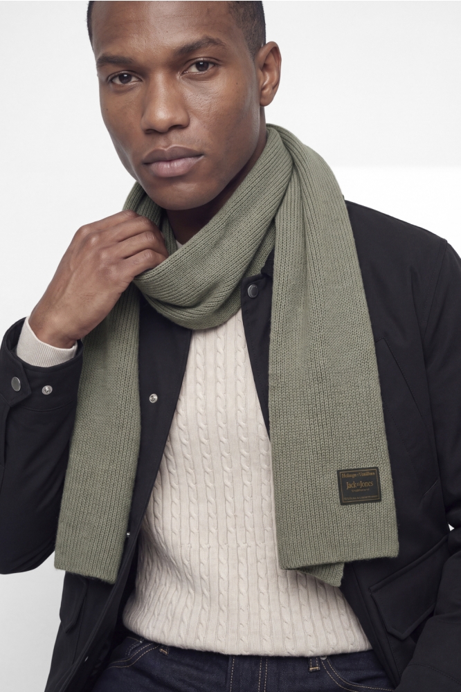 Jack & Jones groene heren sjaal | Model vooraanzicht