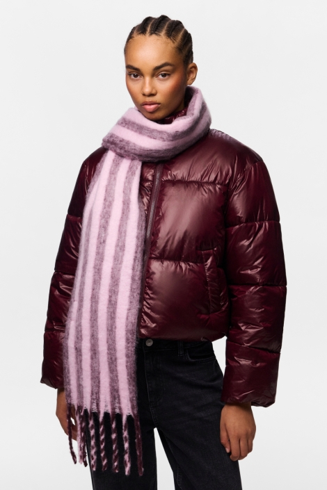 Pieces bordeaux dames sjaal | Model vooraanzicht