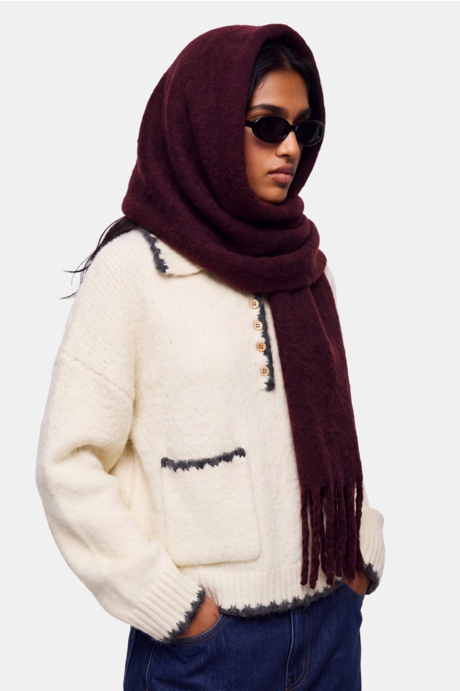 Pieces bordeaux dames sjaal | Model zijaanzicht