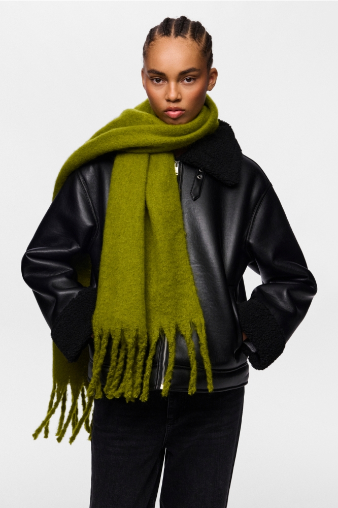 Pieces groene dames sjaal | Model vooraanzicht