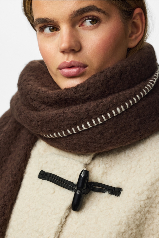 Pieces bruine dames sjaal | Close up