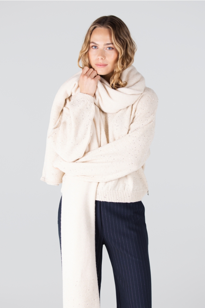 Juffrouw Jansen ecru dames sjaal | Model vooraanzicht