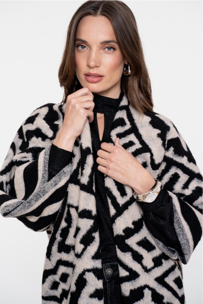 Geisha zwarte dames poncho | Close up