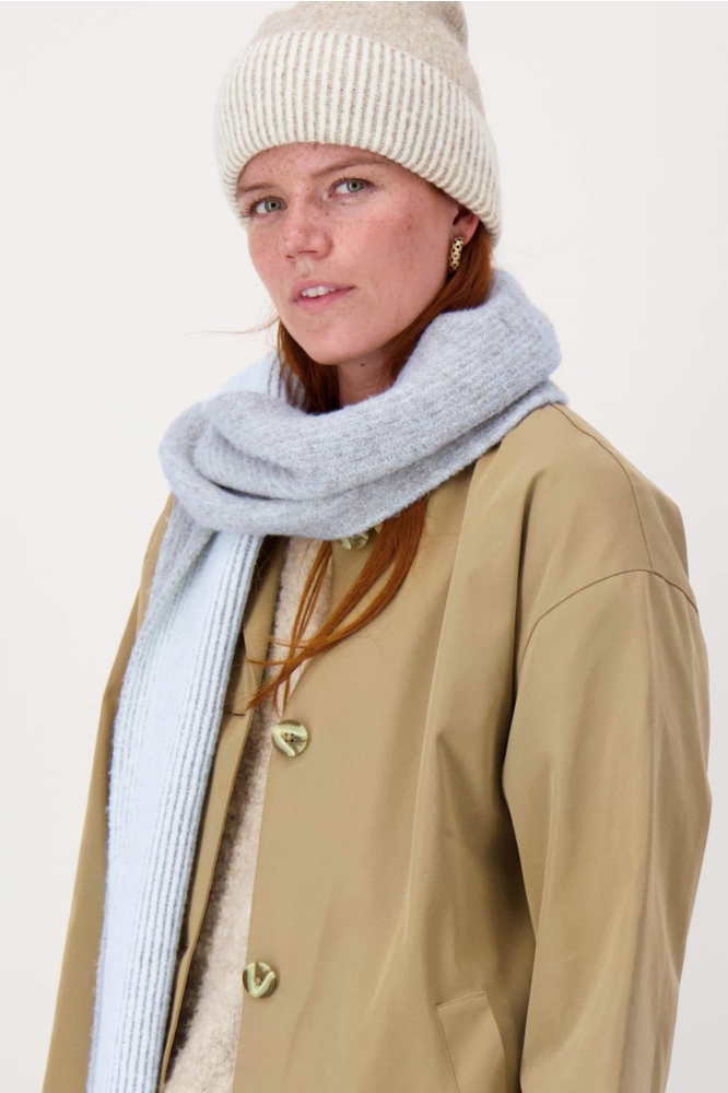 Zusss grijze dames sjaal | Model vooraanzicht