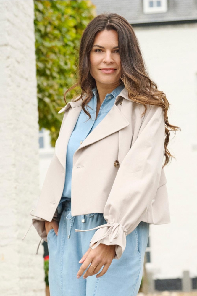 Zoso beige dames jas | Sfeerbeeld, In situatie