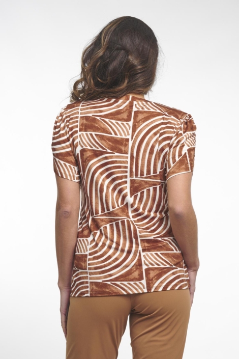 Zoso camel dames t-shirt | Model achteraanzicht