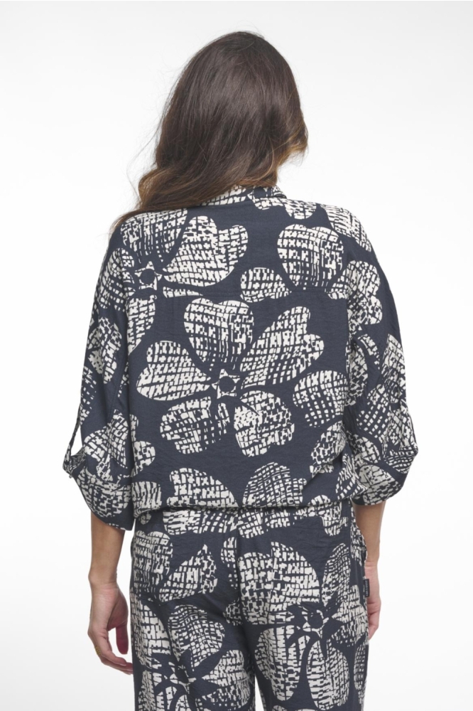 Zoso blauwe dames blouse | Model achteraanzicht