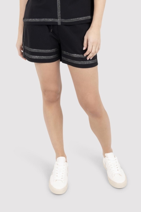 Zoso zwarte dames korte broek | Model vooraanzicht