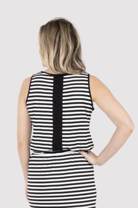 Zoso zwarte dames top | Model achteraanzicht