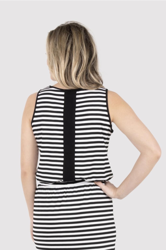 Zoso zwarte dames top | Model achteraanzicht