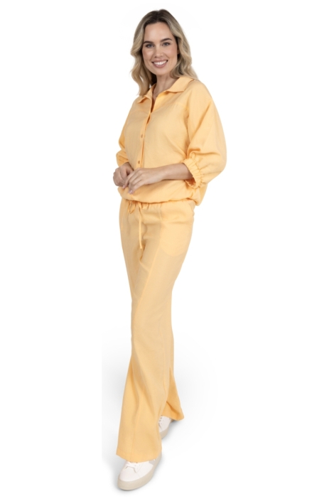 Zoso oranje dames blouse | Model zijaanzicht
