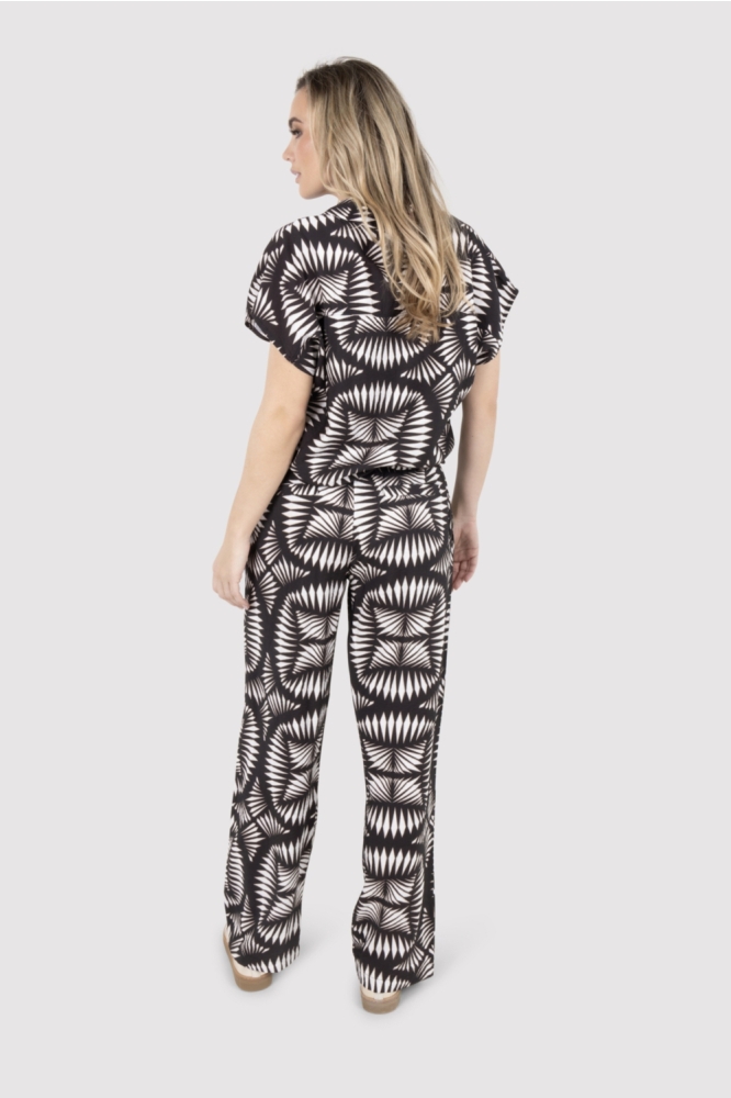 Zoso zwarte dames blouse | Model vooraanzicht