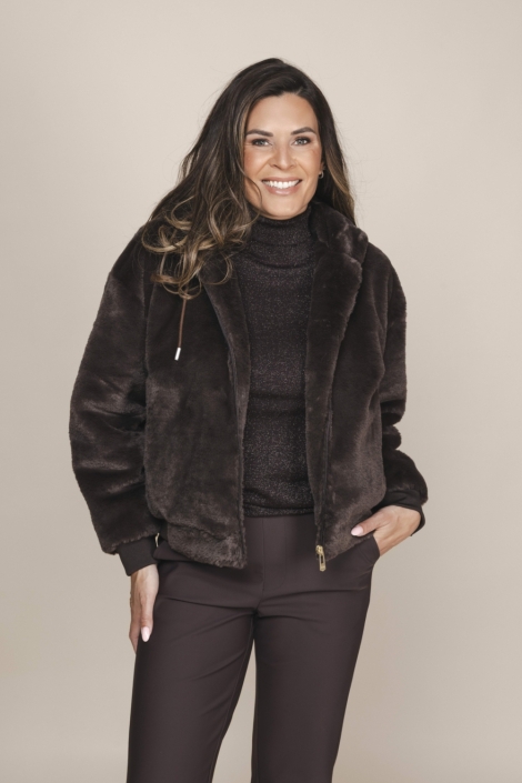 Zoso bruine dames jas | Model vooraanzicht