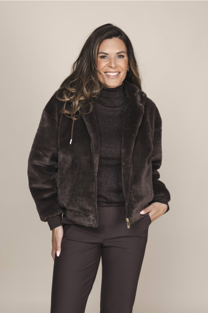 Zoso bruine dames jas | Model vooraanzicht