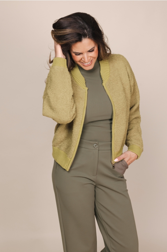 Zoso groene dames vest | Model vooraanzicht