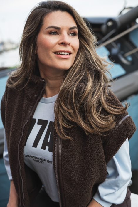 Zoso bruine dames gilet | Close up