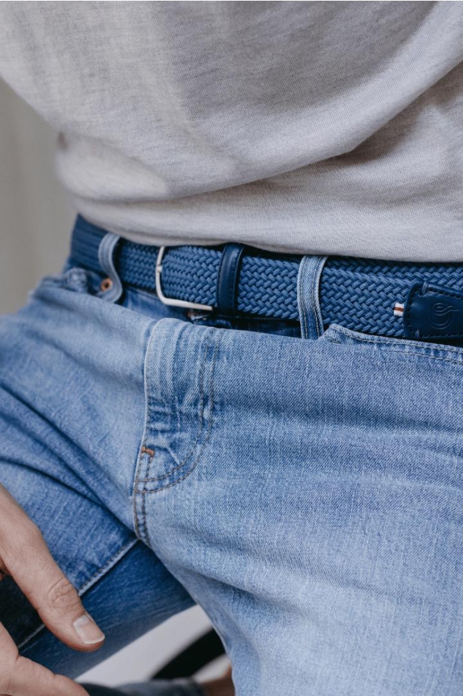 La Boucle blauwe heren riem | Model vooraanzicht