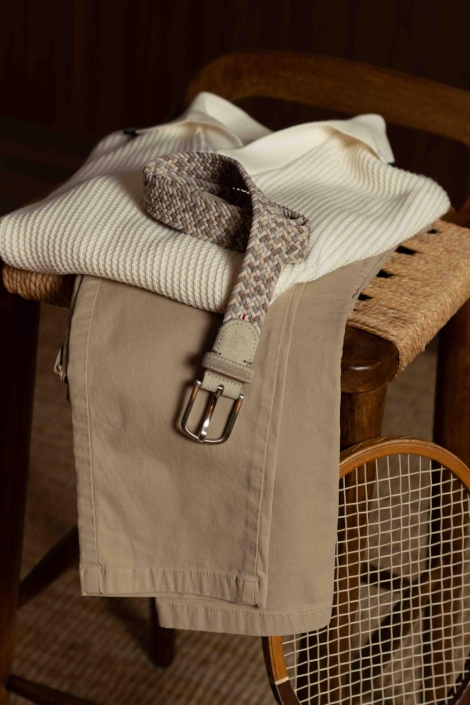 La Boucle beige heren riem | Model vooraanzicht