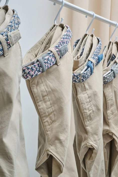 La Boucle blauwe heren riem | Model achteraanzicht