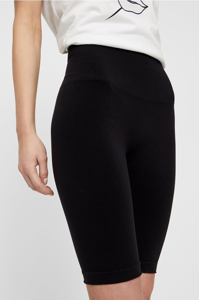 Pieces zwarte dames ondergoed | Model zijaanzicht