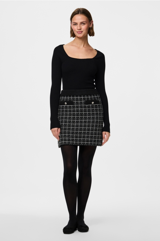 Pieces zwarte dames accessoire | Model vooraanzicht