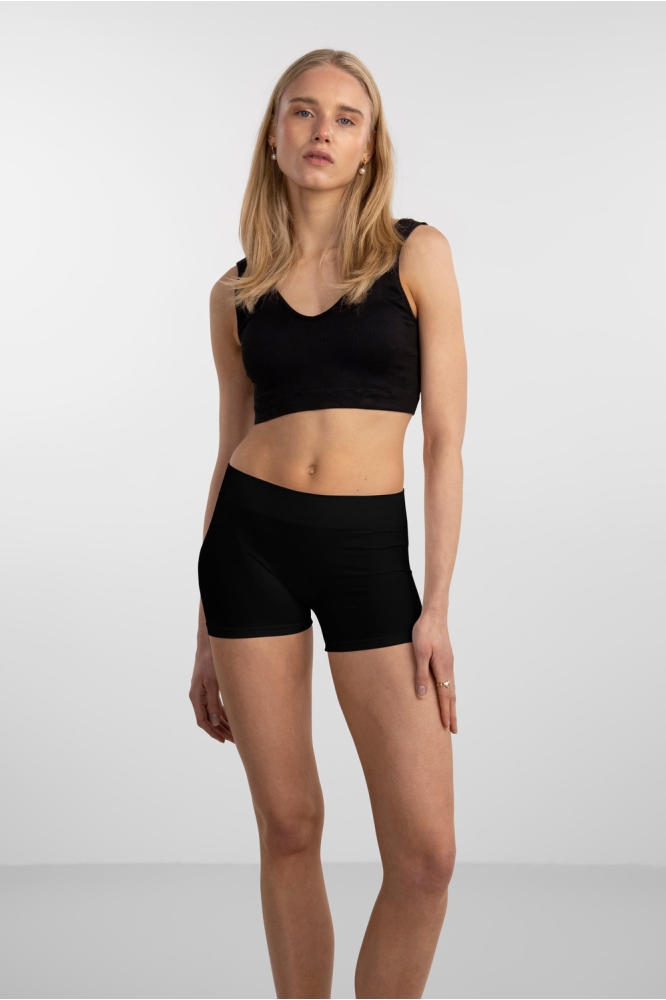 Pieces zwarte dames ondergoed | Model vooraanzicht