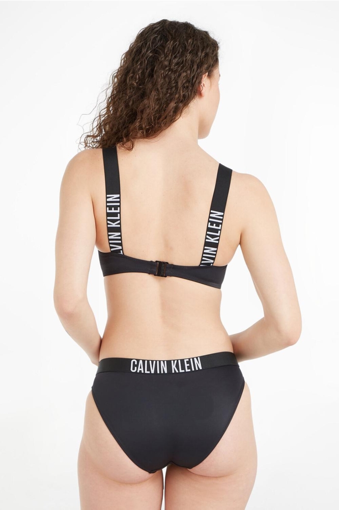 Calvin Klein zwarte dames ondergoed | Model achteraanzicht