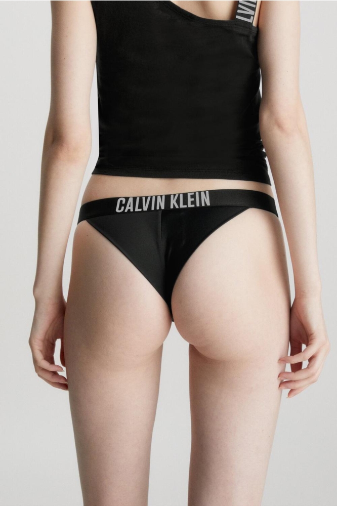 Calvin Klein zwarte dames ondergoed | Model achteraanzicht