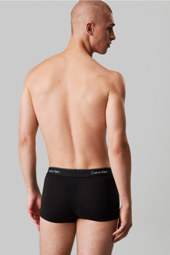 Calvin Klein zwarte heren ondergoed | Model achteraanzicht