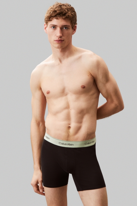Calvin Klein zwarte heren ondergoed | Model vooraanzicht