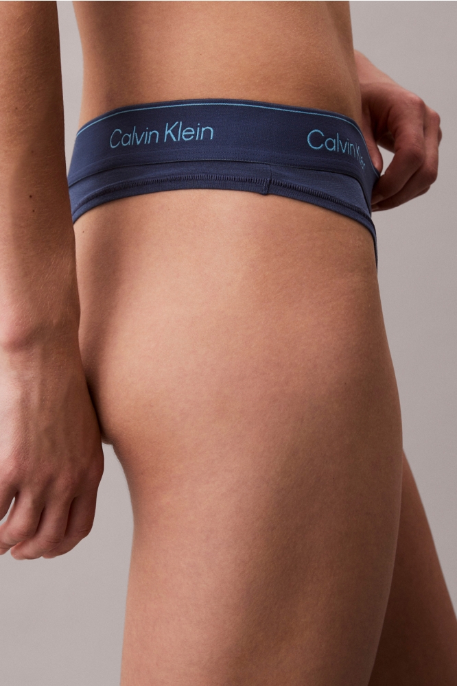 Calvin Klein blauwe dames ondergoed | Model zijaanzicht