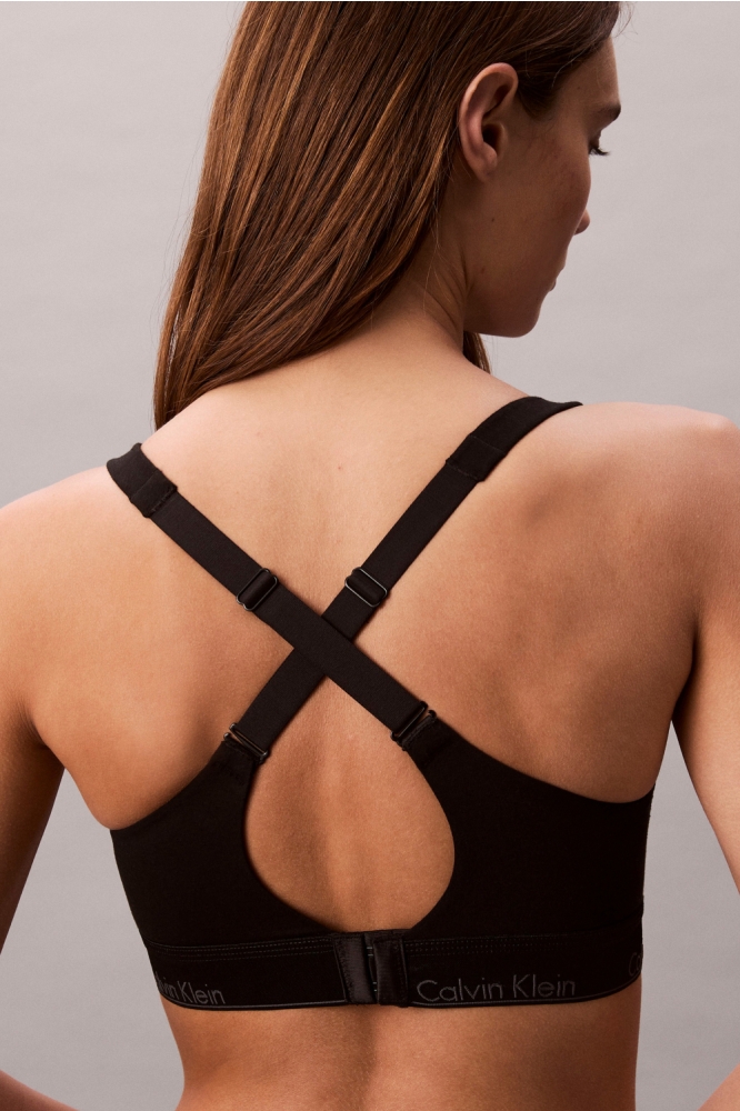 Calvin Klein zwarte dames ondergoed | Model achteraanzicht