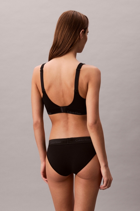 Calvin Klein zwarte dames ondergoed | Model achteraanzicht