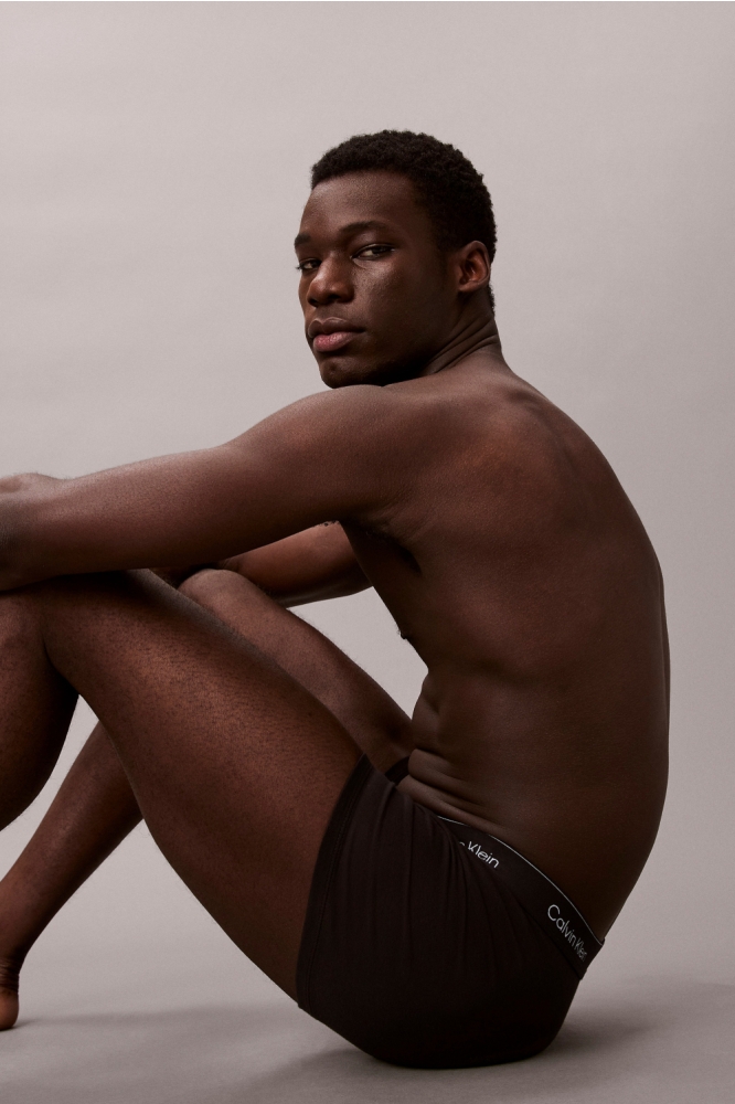 Calvin Klein zwarte heren ondergoed | Model zijaanzicht