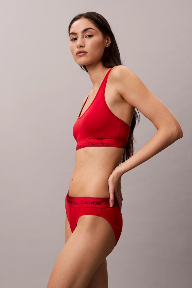 Calvin Klein rode dames ondergoed | Model zijaanzicht