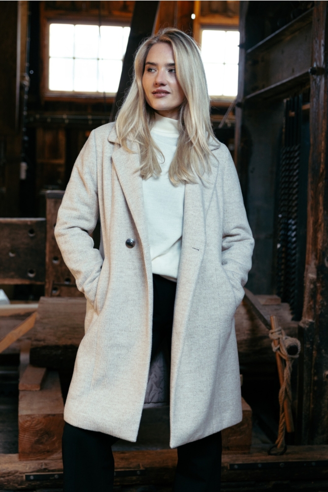 Donders taupe dames jas | Model vooraanzicht