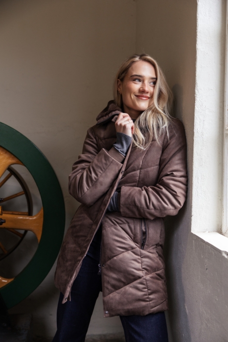 Donders bruine dames jas | Sfeerbeeld, In situatie
