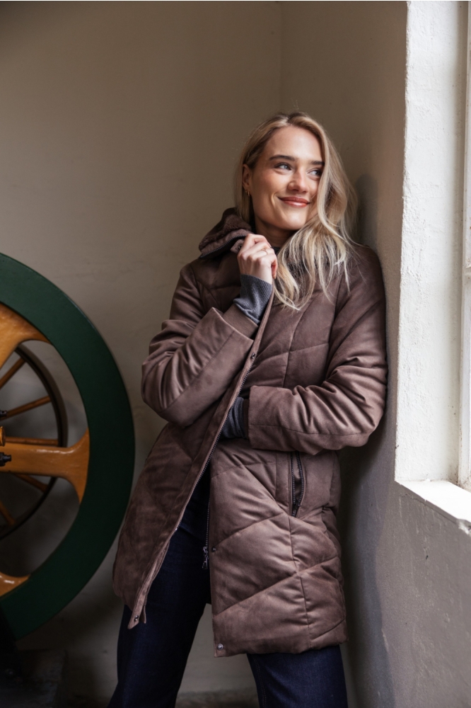 Donders bruine dames jas | Sfeerbeeld, In situatie